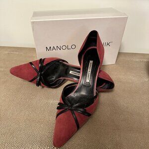 Manolo Blahnik Suede (Velukid)Pumps.  Size 41.5.  Rose color with Black Bow.